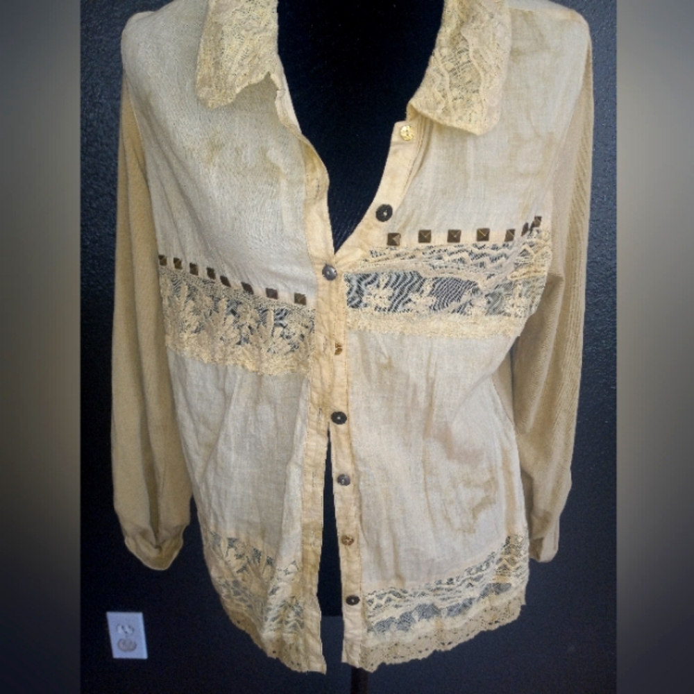 Gimmicks by BKE womens top size XL beige